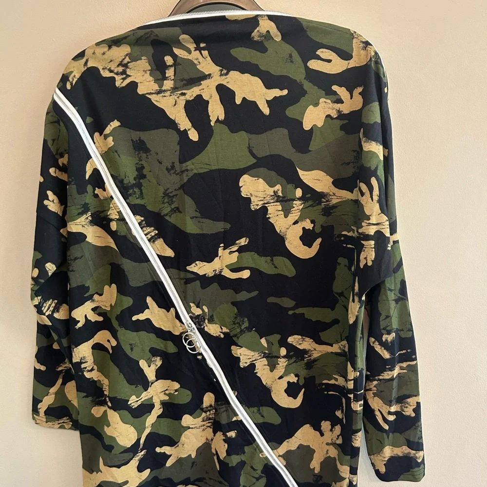 NWOT TOV Los Angeles Womens Camouflage Crazy Zipper Asymmetrical size 38/M